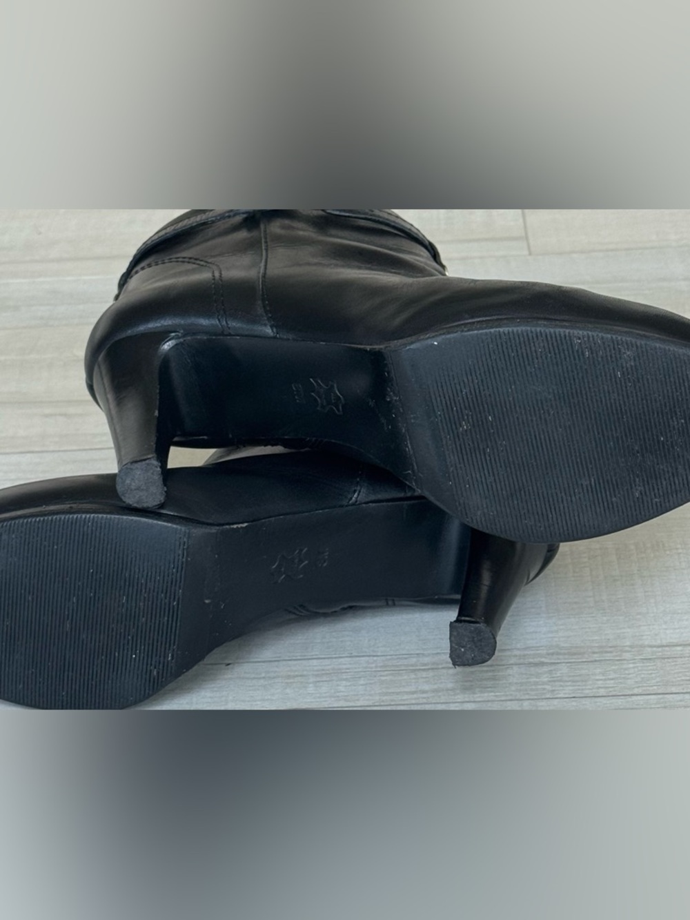 Tory Burch Black Leather Buckle Zip Ankle Gold Logo Heel Booties Size 8 - Picture 11 of 12